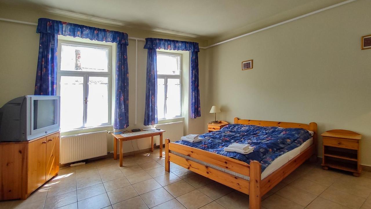 Afrodite Apartmanok Eger Eksteriør billede