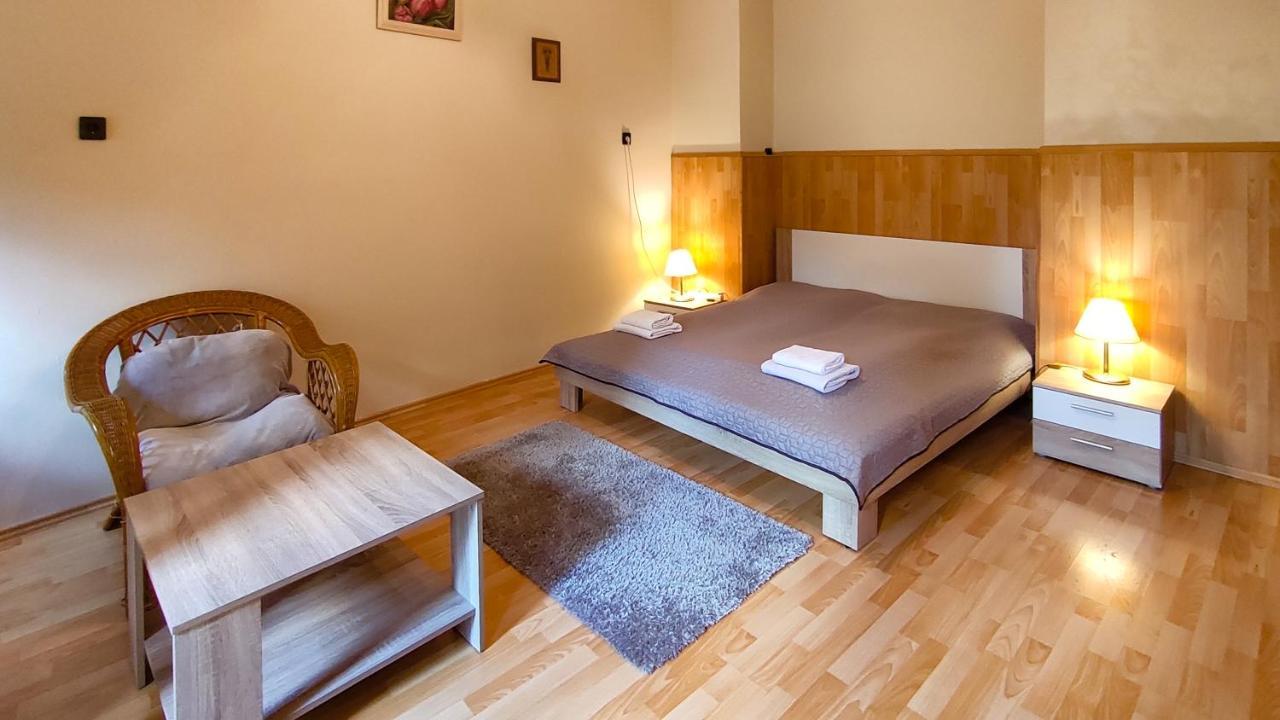 Afrodite Apartmanok Eger Eksteriør billede