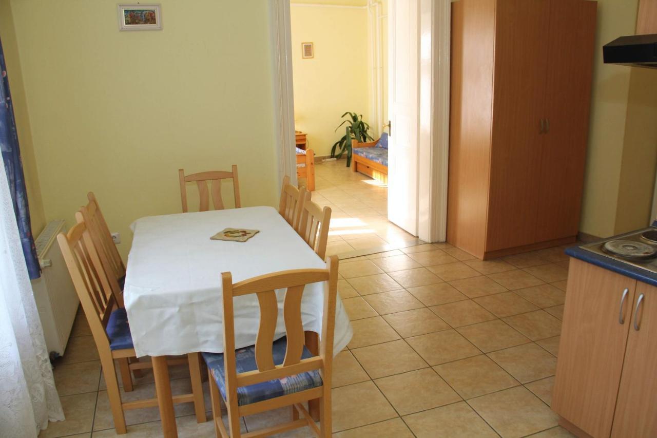 Afrodite Apartmanok Eger Eksteriør billede