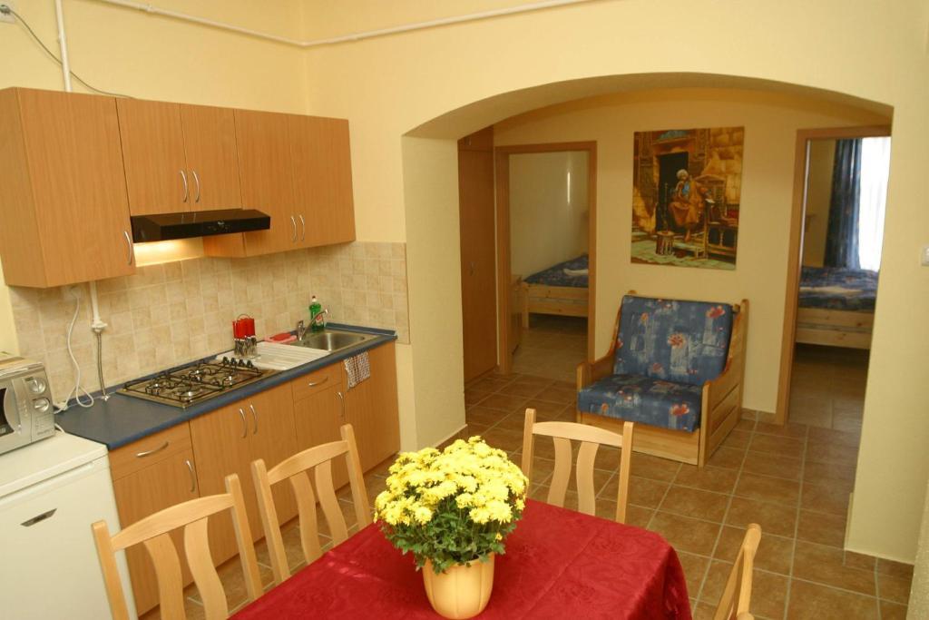 Afrodite Apartmanok Eger Værelse billede
